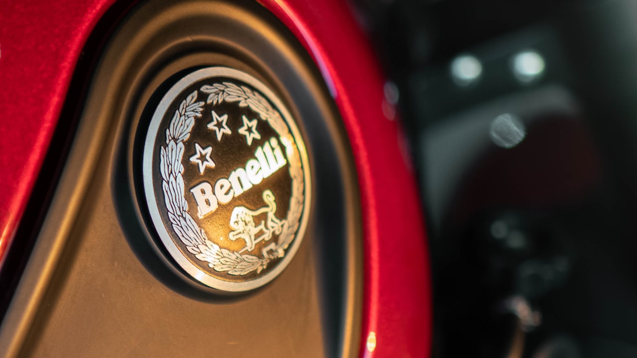 How To Choose the Right Type of Badge Holder